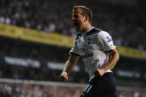 Tottenham News Rafael Van Der Vaart Mocks Rivals Arsenal By Posting