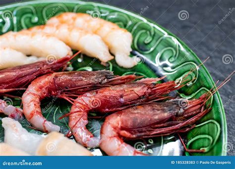 Gambas Rojas De Mazara Del Vallo Fresco Y Gambas Frescas Listas Para