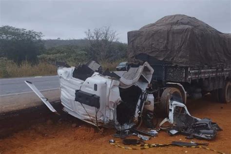 Trag Dia No Norte De Minas Gerais Caminhoneiro Morre Ap S Acidente