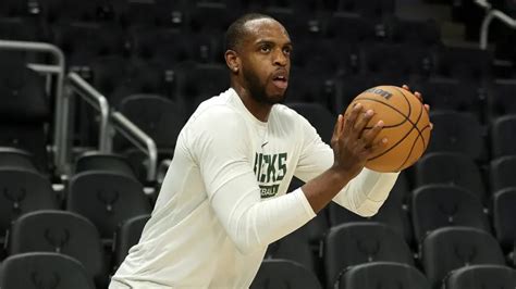 How Long Is Khris Middleton Out Knee Injury Timeline Return Date