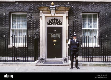 10 Downing Street Whitehall London Stock Photo: 1979127 - Alamy