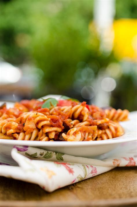 Makaronai pomidorų padažas italijos makaronai nemokamos nuotraukos