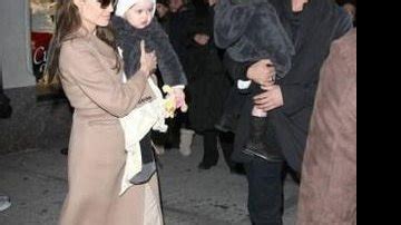 Angelina E Brad Levam Filhos S Compras