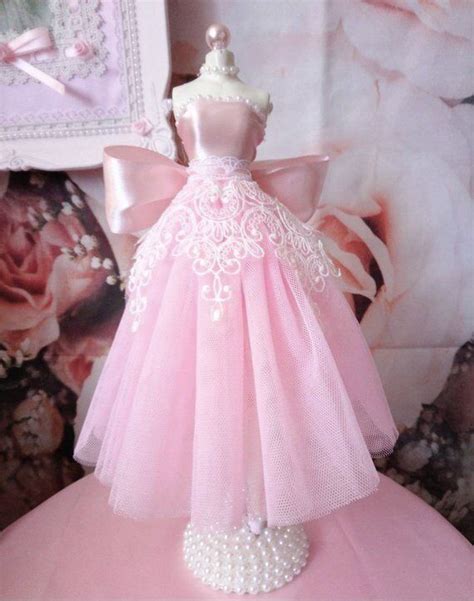 Розовый фатин 💗 | Barbie dress fashion, Doll dress patterns, Miniature ...