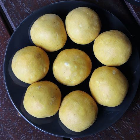 Besan Chickpea Ladoo Tinkerpantry