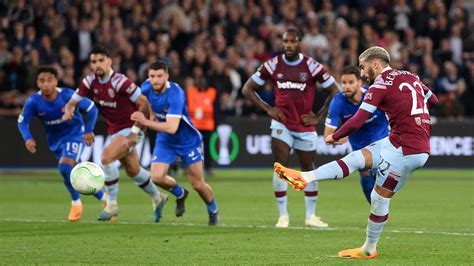 Le penalty de Saïd Benrahma pour West Ham face à Alkmaar UEFA