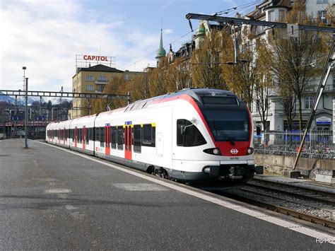 Sbb Triebzug Rabe Bei Der Einfahrt Im Bahnhof Luzern Am