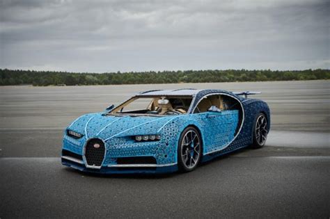 Une Bugatti Chiron à Taille Réelle En Lego