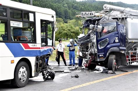 路線バスとトラックが正面衝突、トラック運転手死亡バス乗客ら軽傷 読売新聞