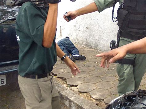 Policial Militar Assassinado No Bairro Joaquim T Vora Em Fortaleza