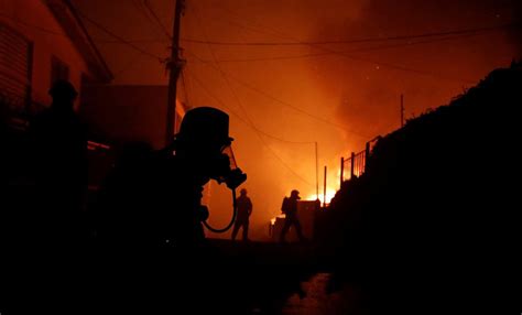 Decretan Toque De Queda En Valparaíso Y Viña Del Mar Por Incendios Sin