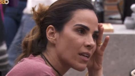 Bbb Produ O Devolve Calcinha Que Wanessa Perdeu Durante Festa