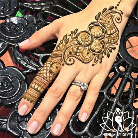 30 Simple Mehndi Designs For Hands That Work Wonders For The Bride And