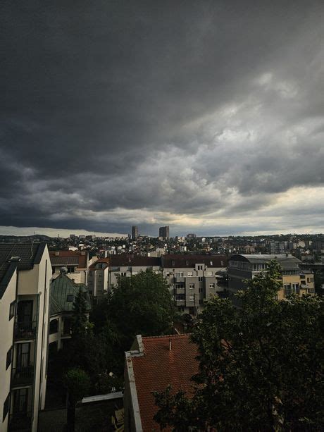 Crni oblaci nad Beogradom Namračilo se nad glavnim gradom a evo koji