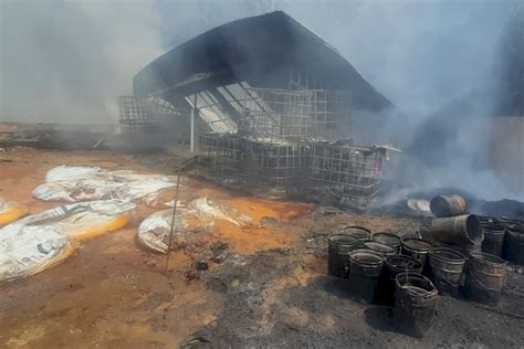 Gara Gara Bakar Sampah Gudang Penimbunan Minyak Jelantah Di Palembang