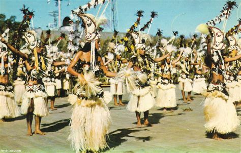 Carte postale CPSM Tahiti Danses folkloriques non circulé