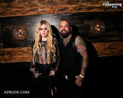Avril Lavigne Flaunts Her Sexy Tits At Ashton Michael Atelier Th Anniversary Celebration Aznude