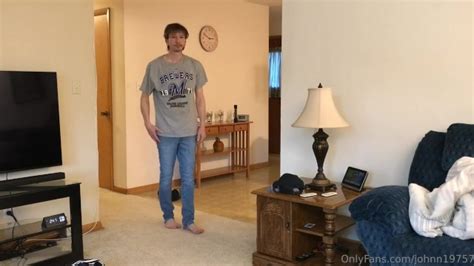 Amateur Guy Shows What He Looks Like Naked