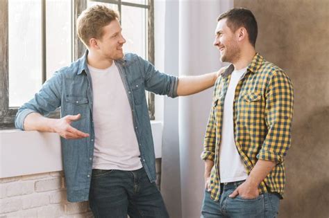 Free Photo Two Smiling Young Men Talking To Each Other Wörter Männer Universität