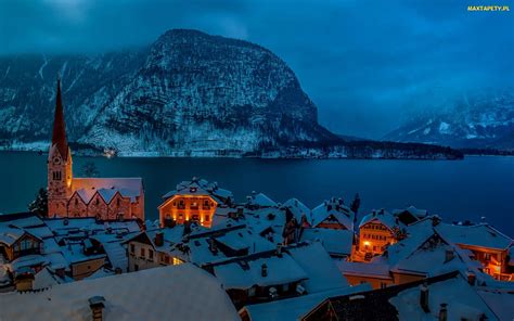 Tapety zdjęcia Austria Hallstatt Noc Góry Jezioro Kościół Zima