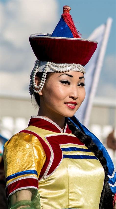 Tuvan Beauty In Traditional Clothes Russian Girls Traje Típico Mujeres Modelos