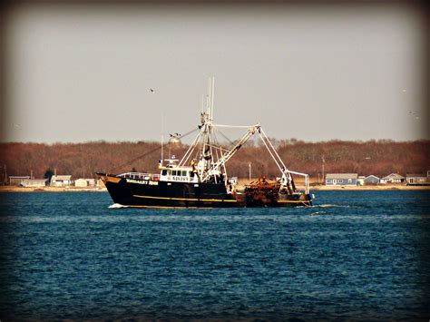 Fishing Boat Coming Into New Bedford New Bedford Fishing Boats Boat