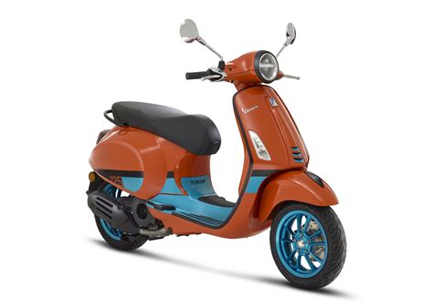 Motorrad Vergleich Honda SH Mode 125 2023 Vs Vespa Primavera 125 Color