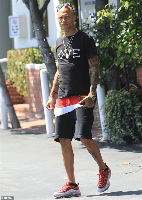 Hot Felon Jeremy Meeks Claims He S Still Together With Topshop Heiress Chloe Green Despite