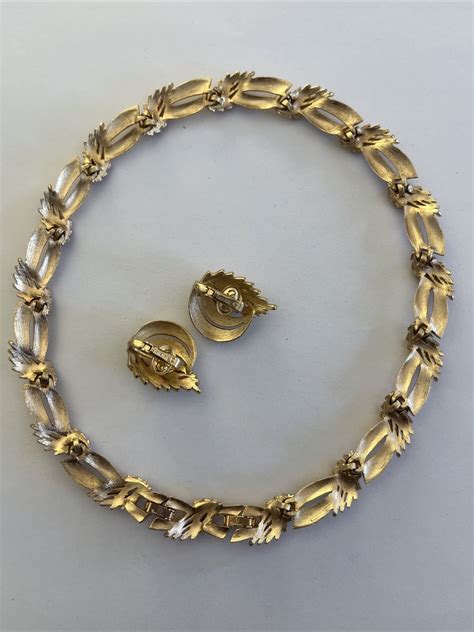 Trifari Crown Signed Gold Leaf Necklace And Earring Set Gem