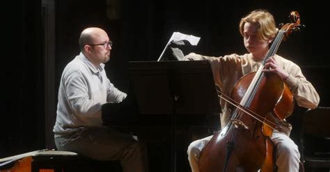 Orange Une Audition De Violoncelle Avant Les Vacances