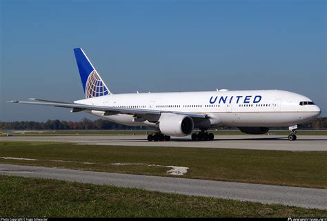 N784UA United Airlines Boeing 777 222ER Photo By Hugo Schwarzer ID