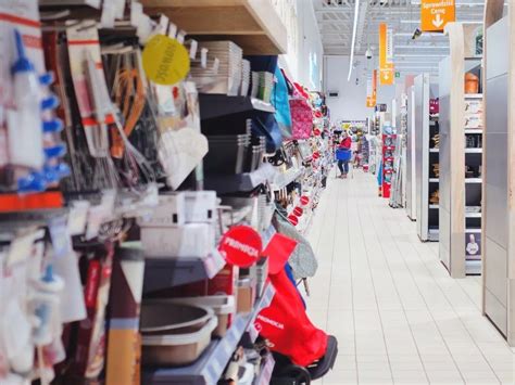 Kt Ra Sie Handlowa Jest Najta Sza W Czasie Kryzysu Auchan Biedronka