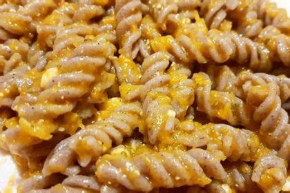 Fusilli Al Grano Saraceno Con Zucca Spinaci E Nocciole Tostate La