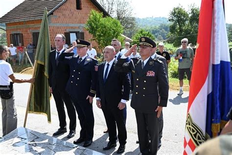 Znate Li Koji Je Ovo Gradona Elnik Upravo Je Objavio Ratnu Fotku I