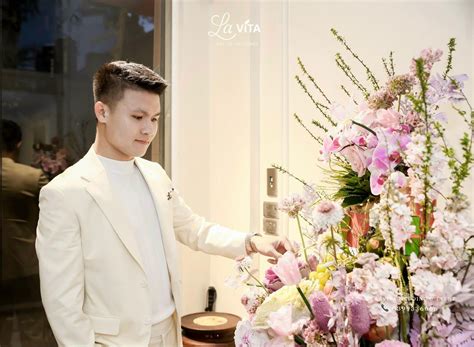 Quang Hải gây sốt với vẻ ngoài như tài tử đến dạm ngõ hot girl