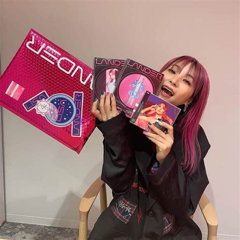 Lisaさんのインスタグラム写真 Lisainstagram「おはよー☀️ ついについに、lisa New Album「lander」発売まであと1日🚀🪐 本日フラゲ日ですっ💿 2年