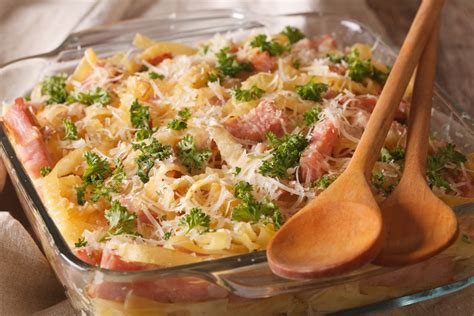 Plats complets nos 10 recettes rapides Gratin de pâtes au jambon et