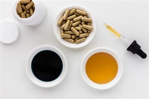 Yarrow: Uses, Benefits, Side Effects, Dosage, Precautions