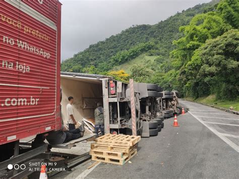 PRF Registra Tombamento De Carreta Na Serra Das Araras A Voz Da Cidade