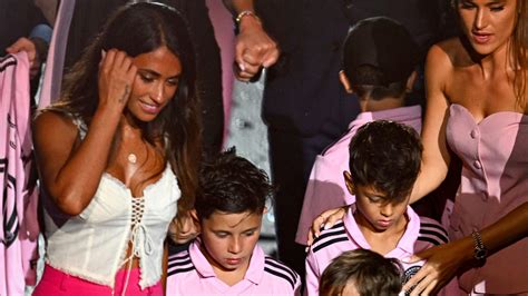 Un Club Diferente Lionel Messi Y Su Esposa Antonela Roccuzzo Son