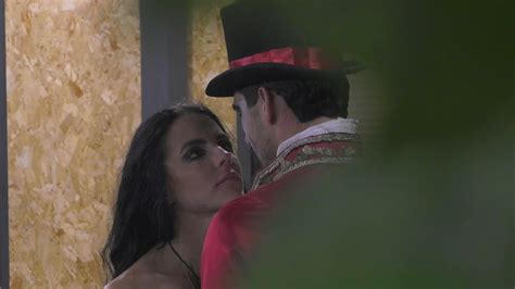 Shaila E Lorenzo Baci Troppo Hot Il Grande Fratello Censura