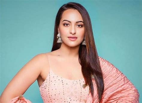 Sonakshi Sinha Love Affairs From Zaheer Iqbal To Shahid Kapoor Sonakshi Sinha Love Affairs