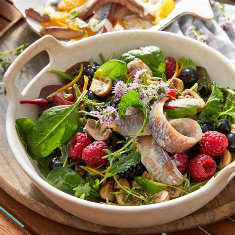 Rezept Für Salat Mit Beeren Und Matjesfilets Island Kaufland