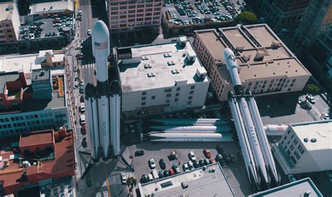 This is how big SpaceX's Falcon Heavy and BFR rocket is in real life