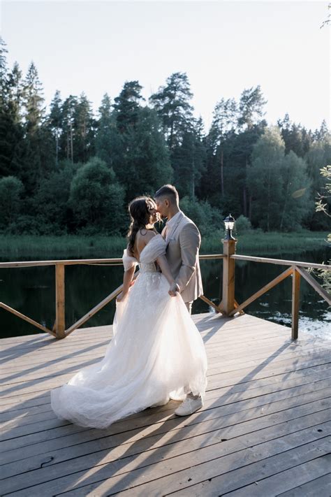 Романтичная свадьба у воды - Weddywood