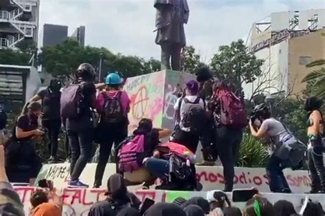 Feministas Lanzan Consignas Y Realizan Pintas Durante Marcha En Cdmx