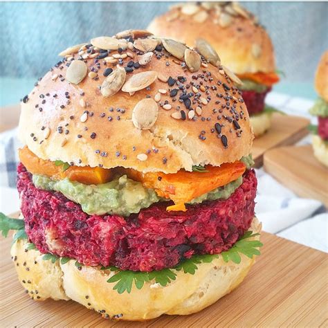 Burgers végétariens betterave avocat butternut et buns maison Gratinez