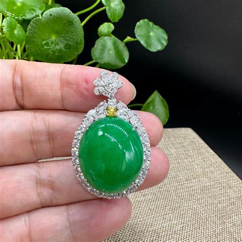 18k White Gold Oval Imperial Jadeite Jade Cabochon Necklace With Diamo