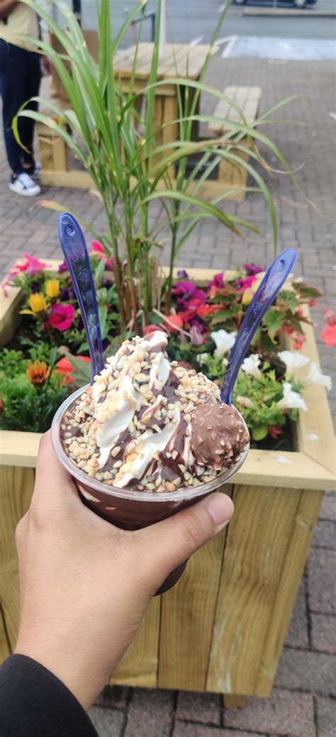 I Ate Crunchy Ferrero Rocher Ice Cream Sundae Dining And Cooking