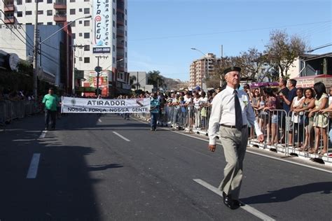 Dia Da Independ Ncia Comemorado Desfiles C Vicos No Centro Oeste